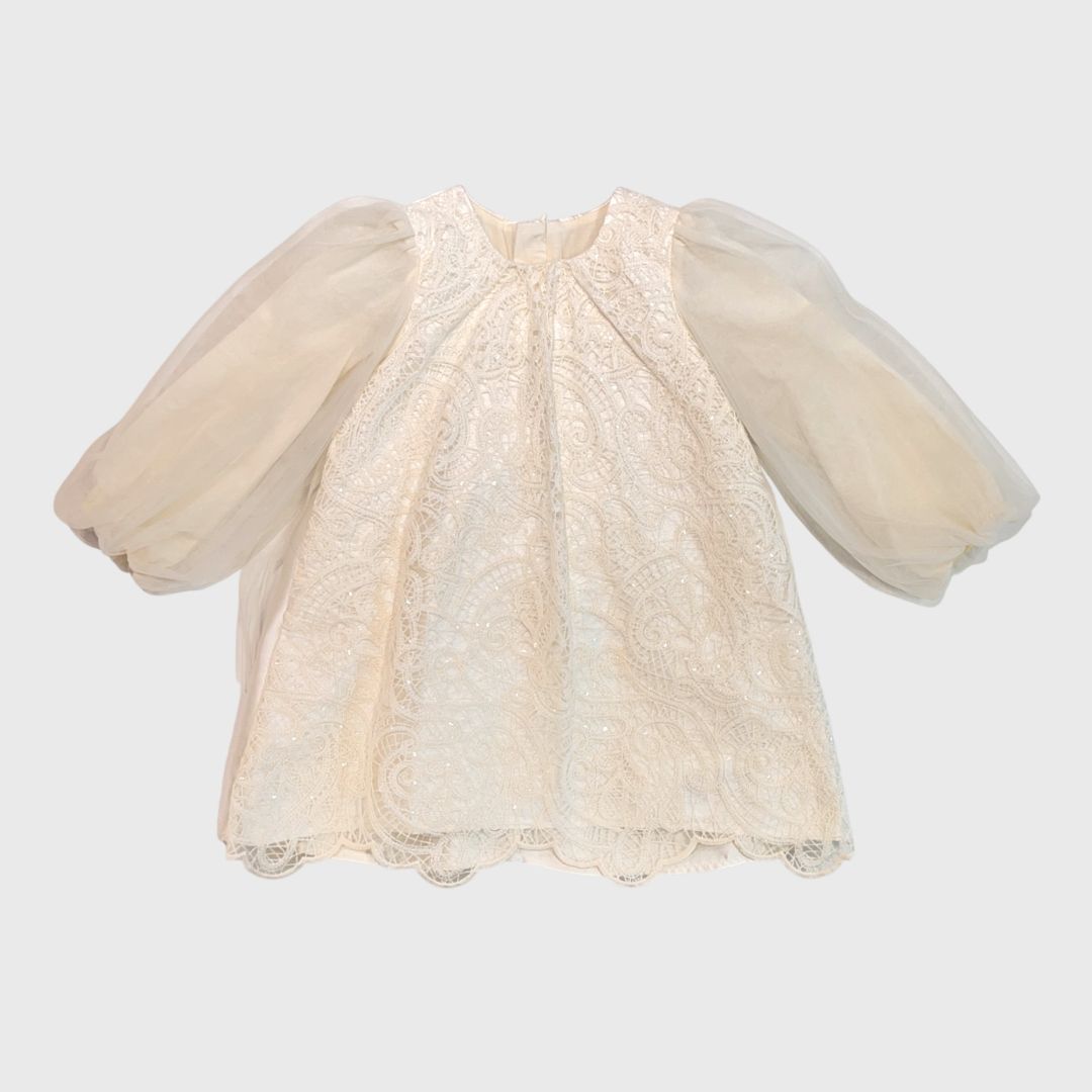 Бежевое платье кружева