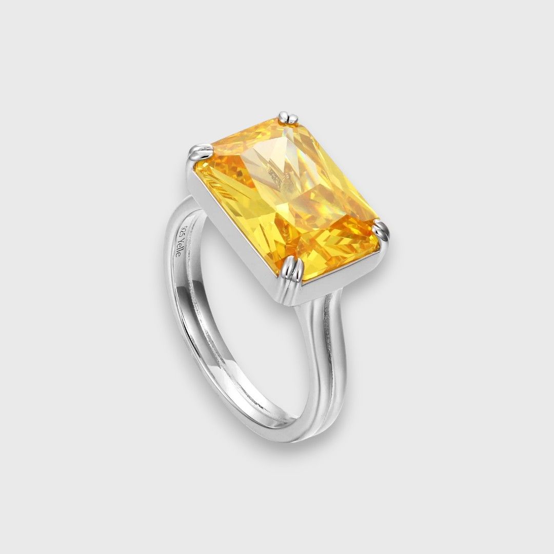 Серебряное кольцо с желтым цирконием