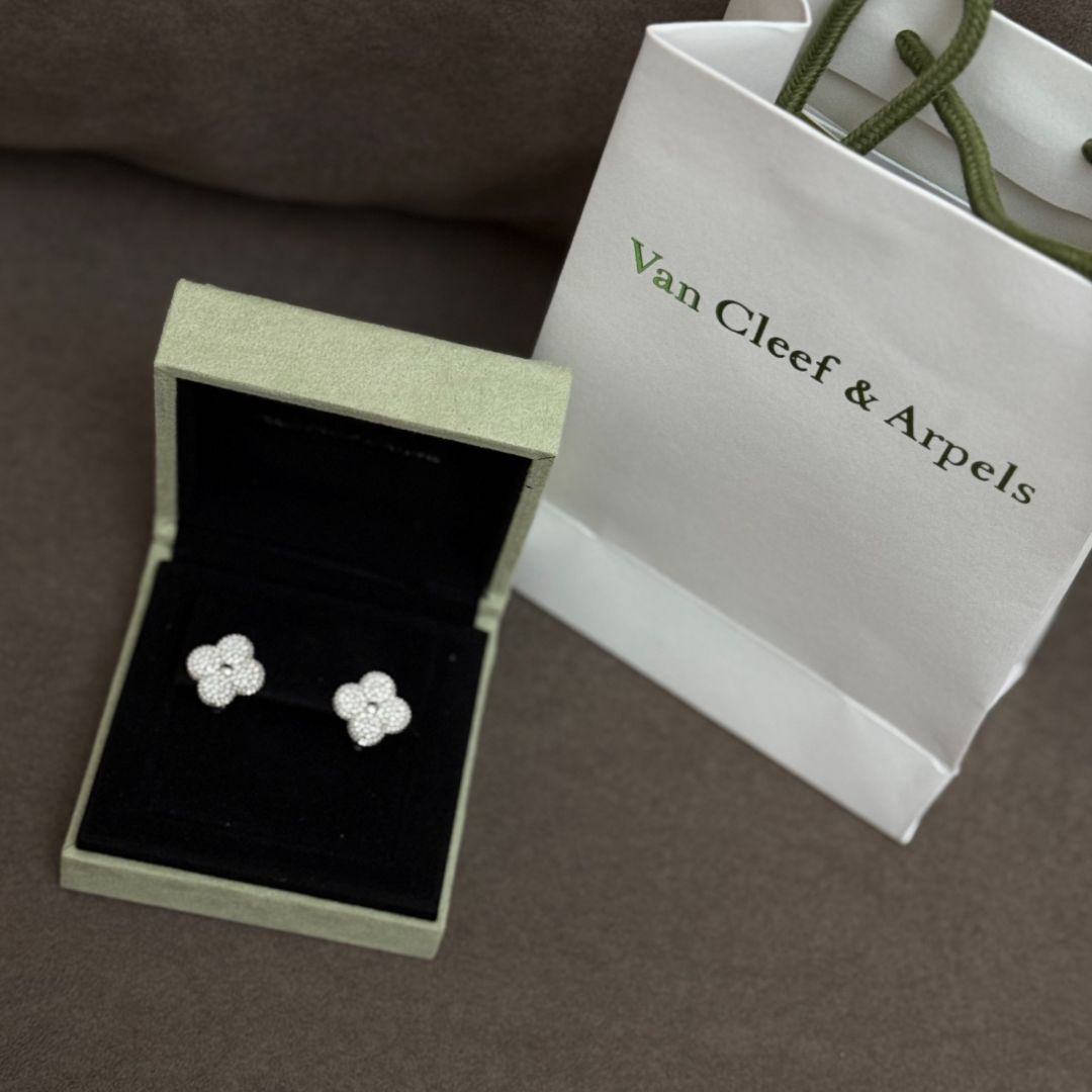 Белые серьги Van Cleef