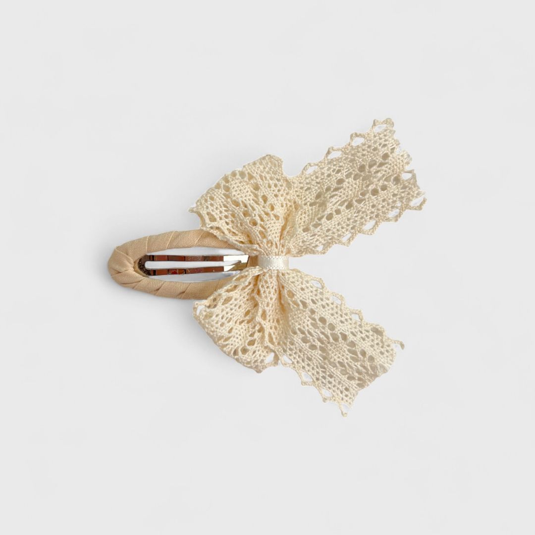 Заколка с кружевом