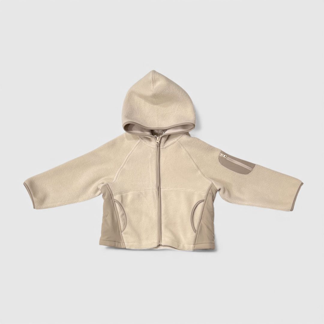 Бежевая флисовая куртка с капюшоном
