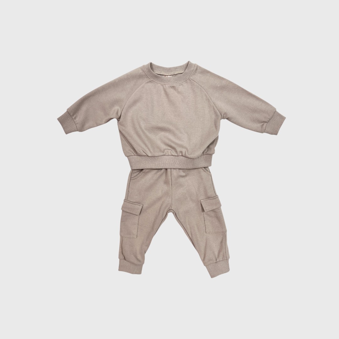 Бежевый спортивный костюм