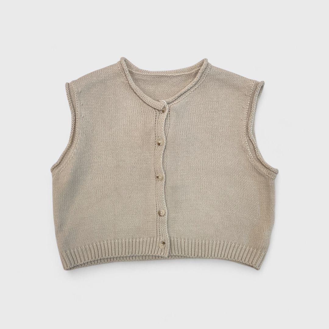 Молочный кардиган без рукавов