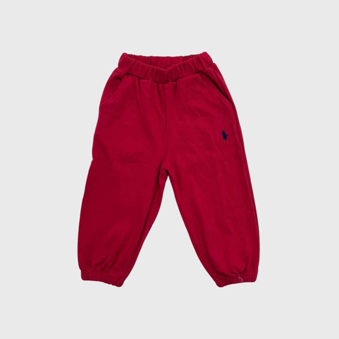 Красные спортивные штаны