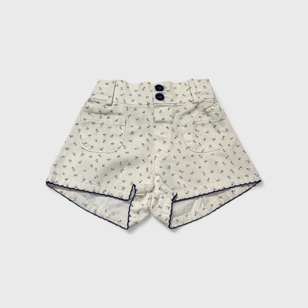 Светлые шорты с цветочным принтом