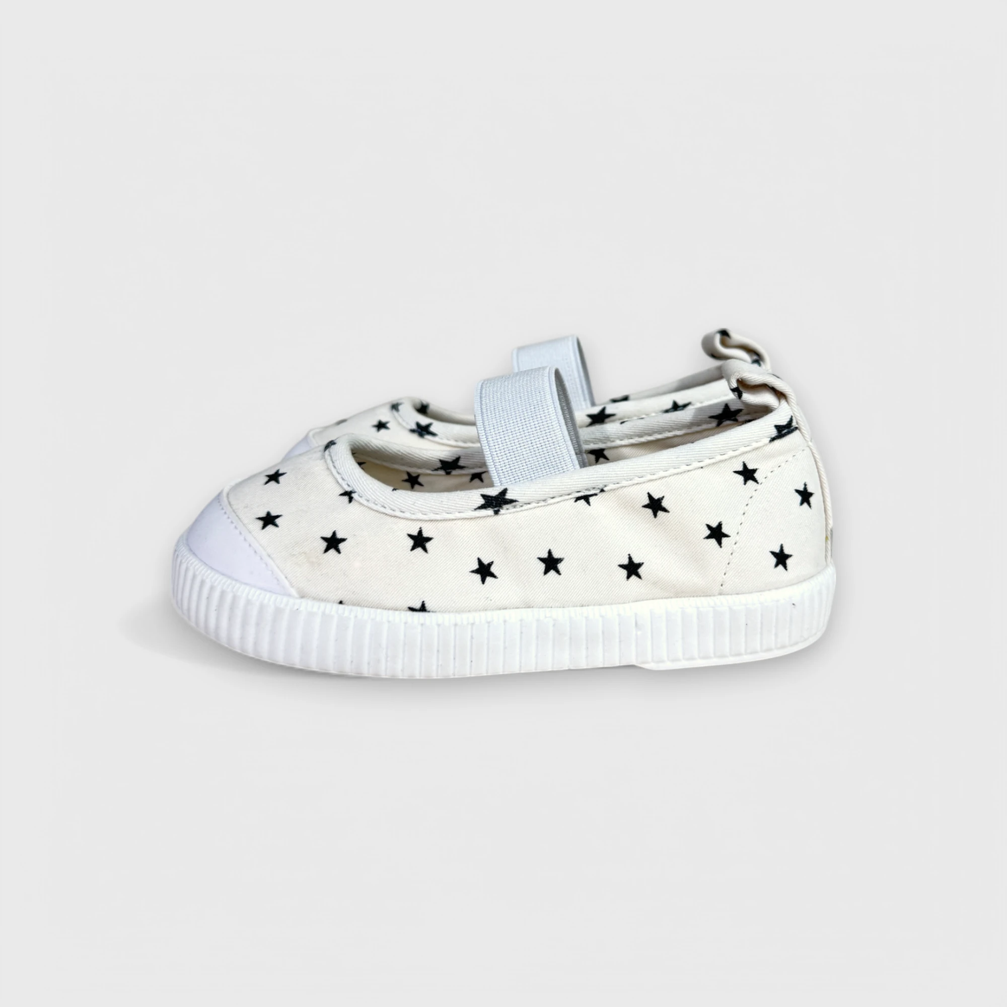 Кремовые слиперы с черными звездами