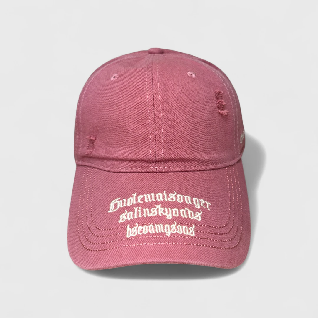 Розовая бейсболка с вышивкой