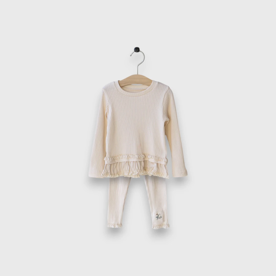 Kремовый костюм