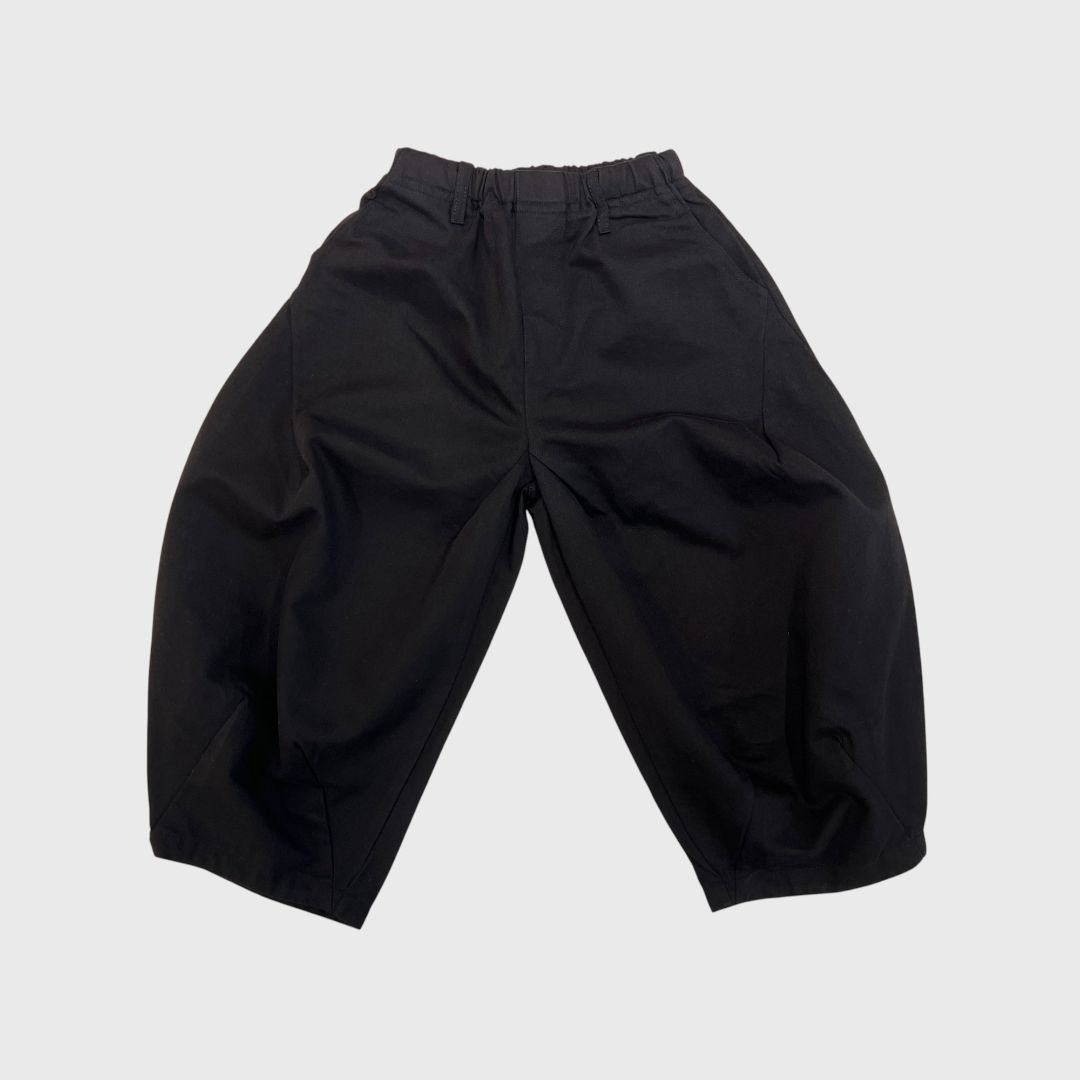 Черные брюки банан