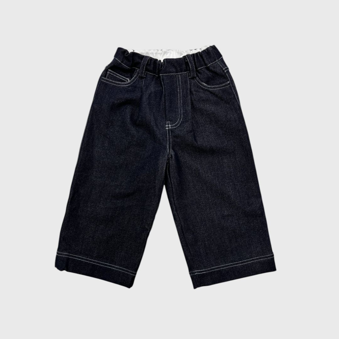 Темно-синие джинсы