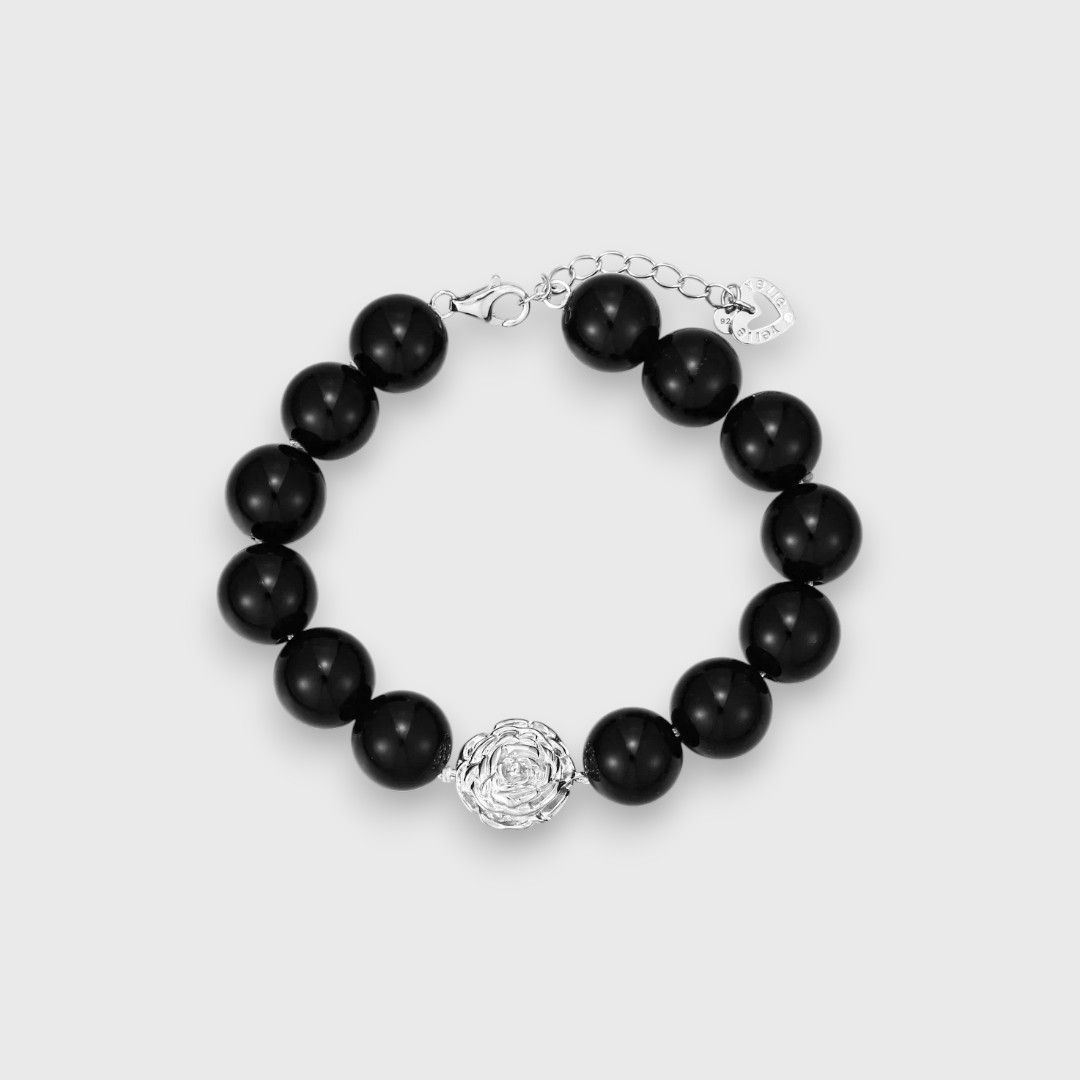 Черный браслет с бусинами оникса и цветком