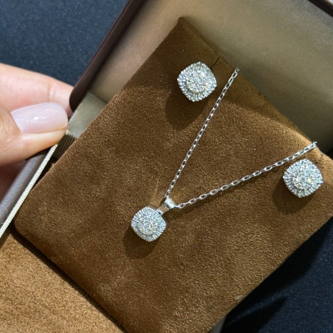 Золотой комплект с бриллиантами