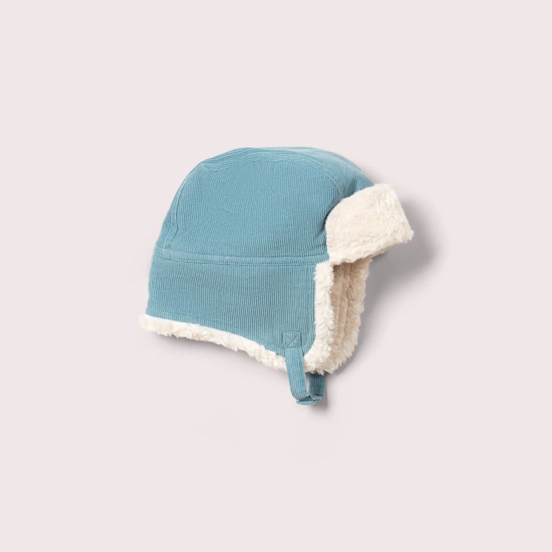 Уютная шапка из нежно-голубого шерпа-флиса от Little green radicals