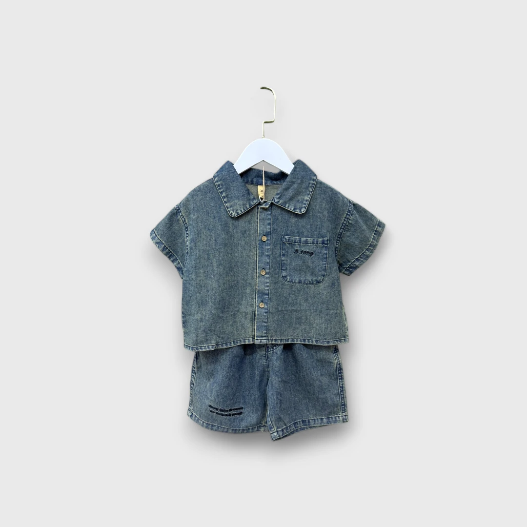 Костюм из денима