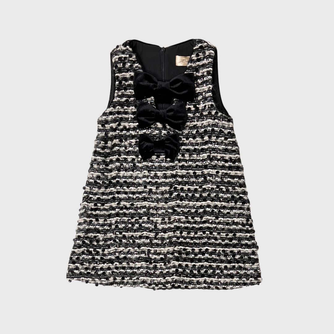 Черное платье с бантиками