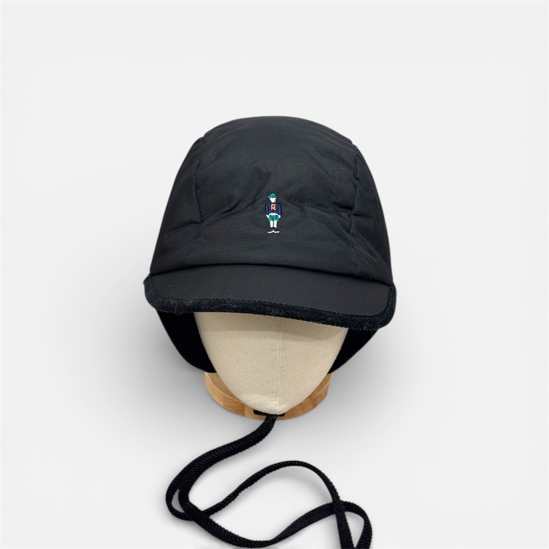 Черная кепка бренда с вышивкой