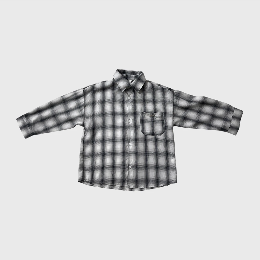 Серая рубашка в клетку