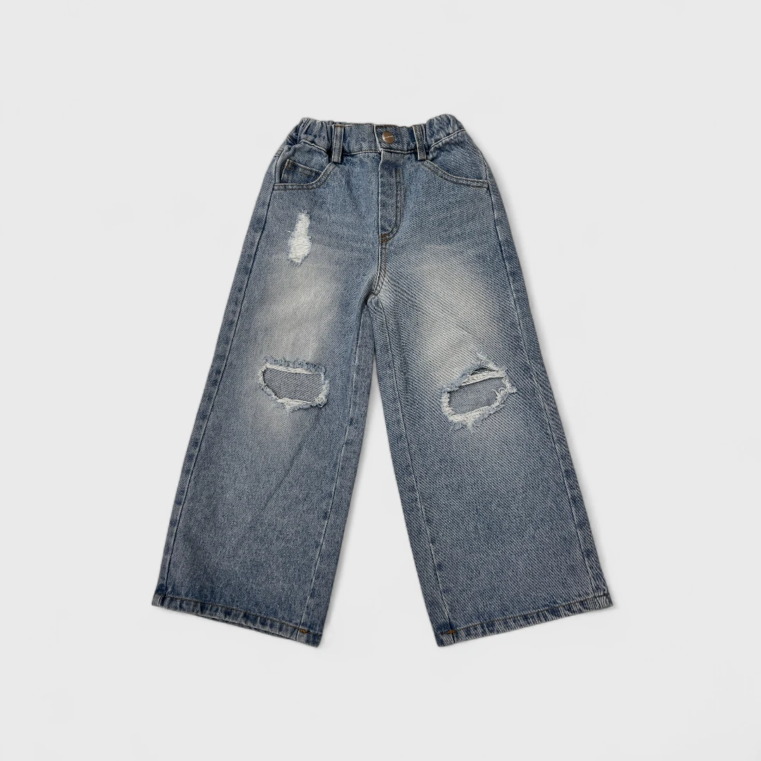 Синие рваные джинсы