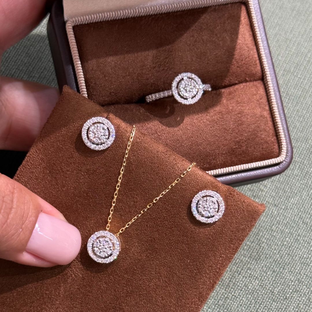 Украшения с бриллиантами с желтым золотом