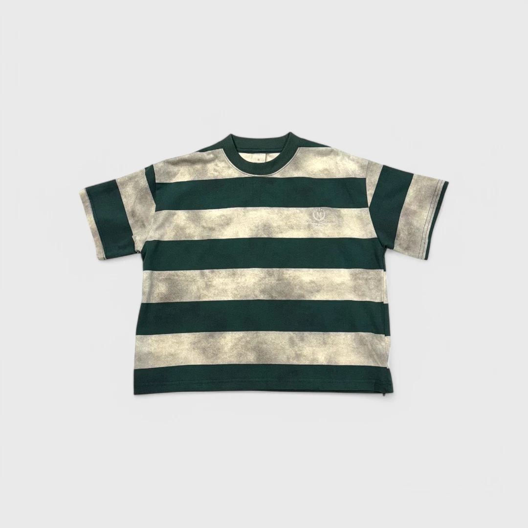 Зеленая полосатая футболка