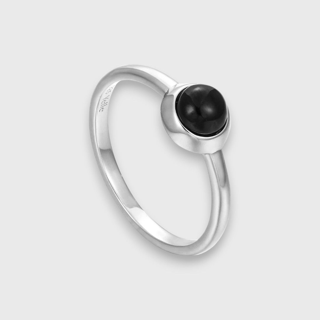 Серебряное кольцо с круглым ониксом