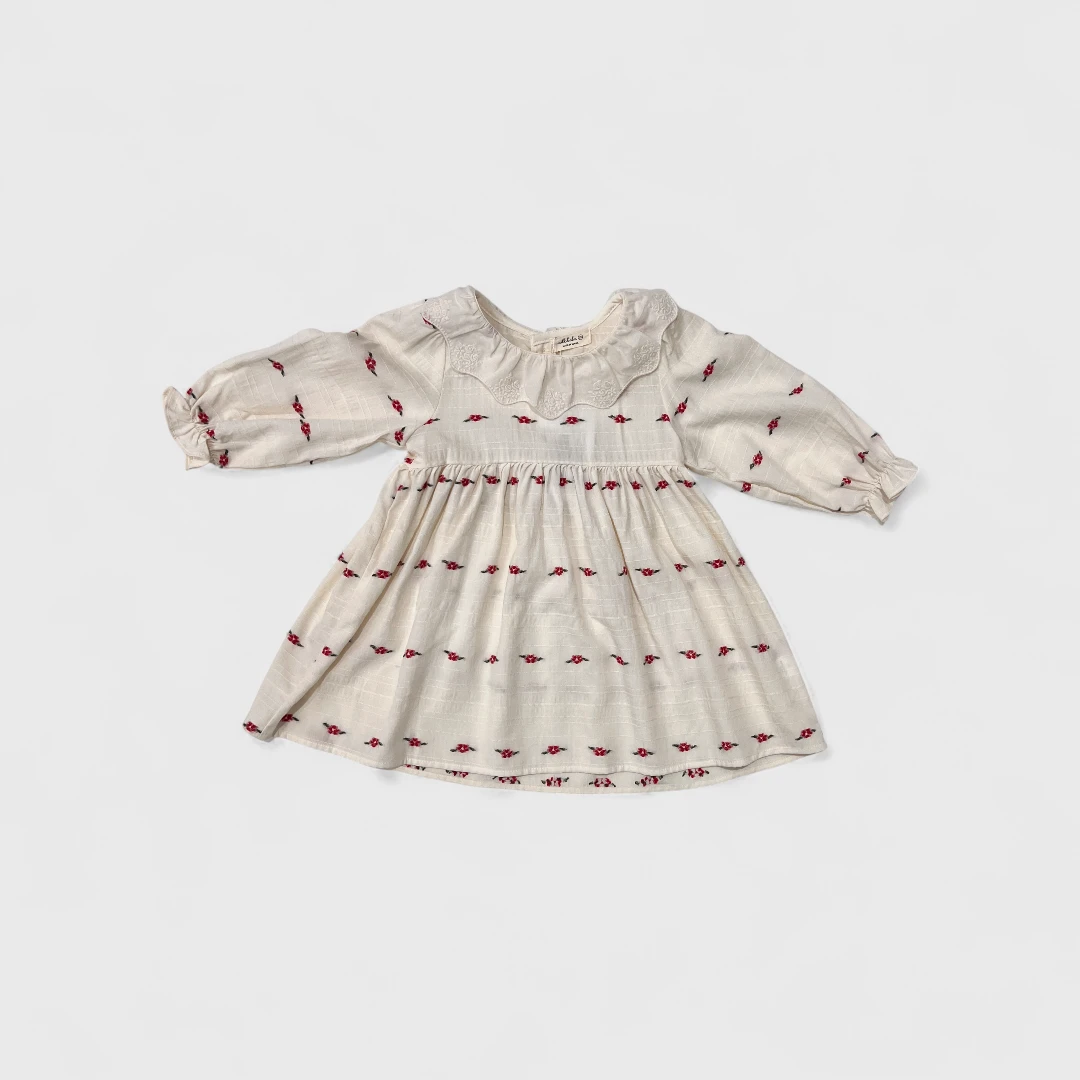 Платье бежевое с вышивкой