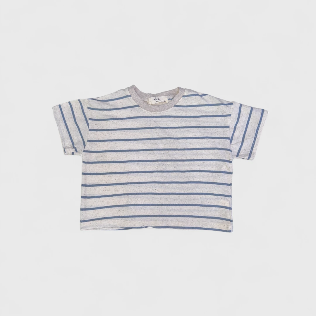 Серая футболка с полосками