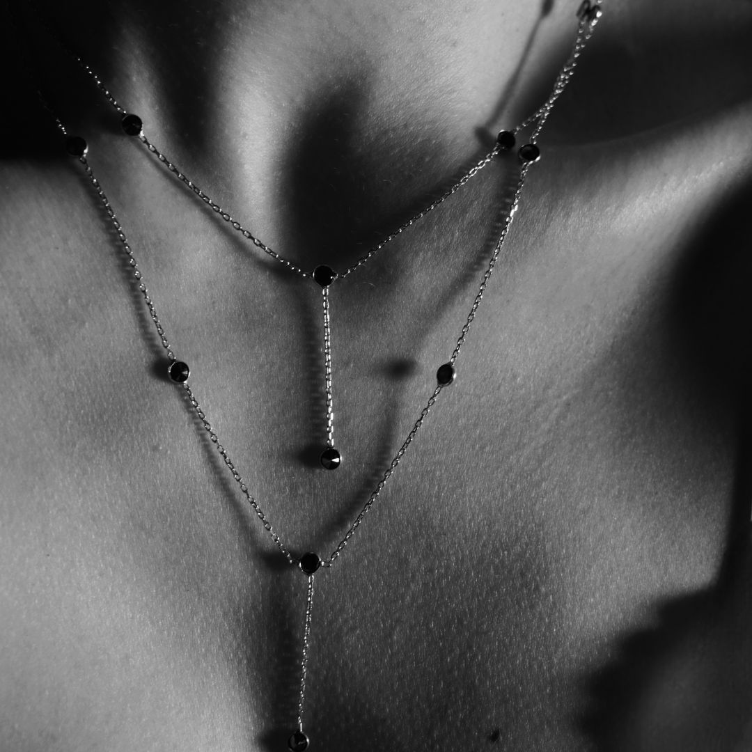 Колье-галстук с акцентами