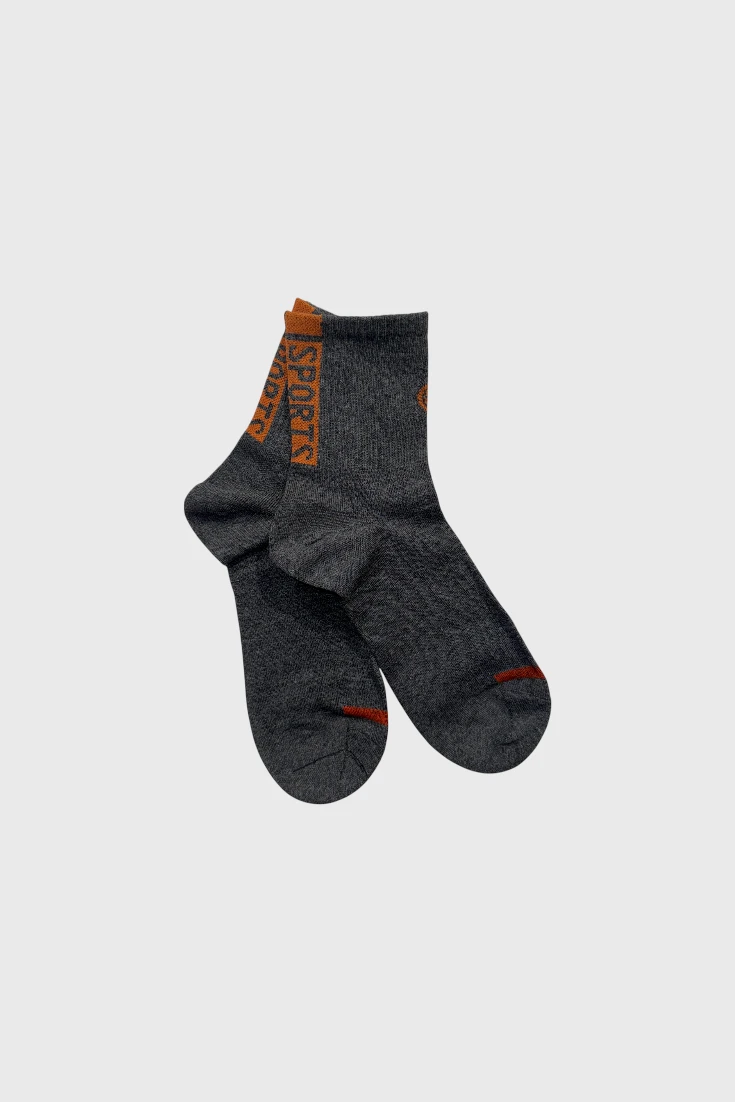 Серые спортивные носки