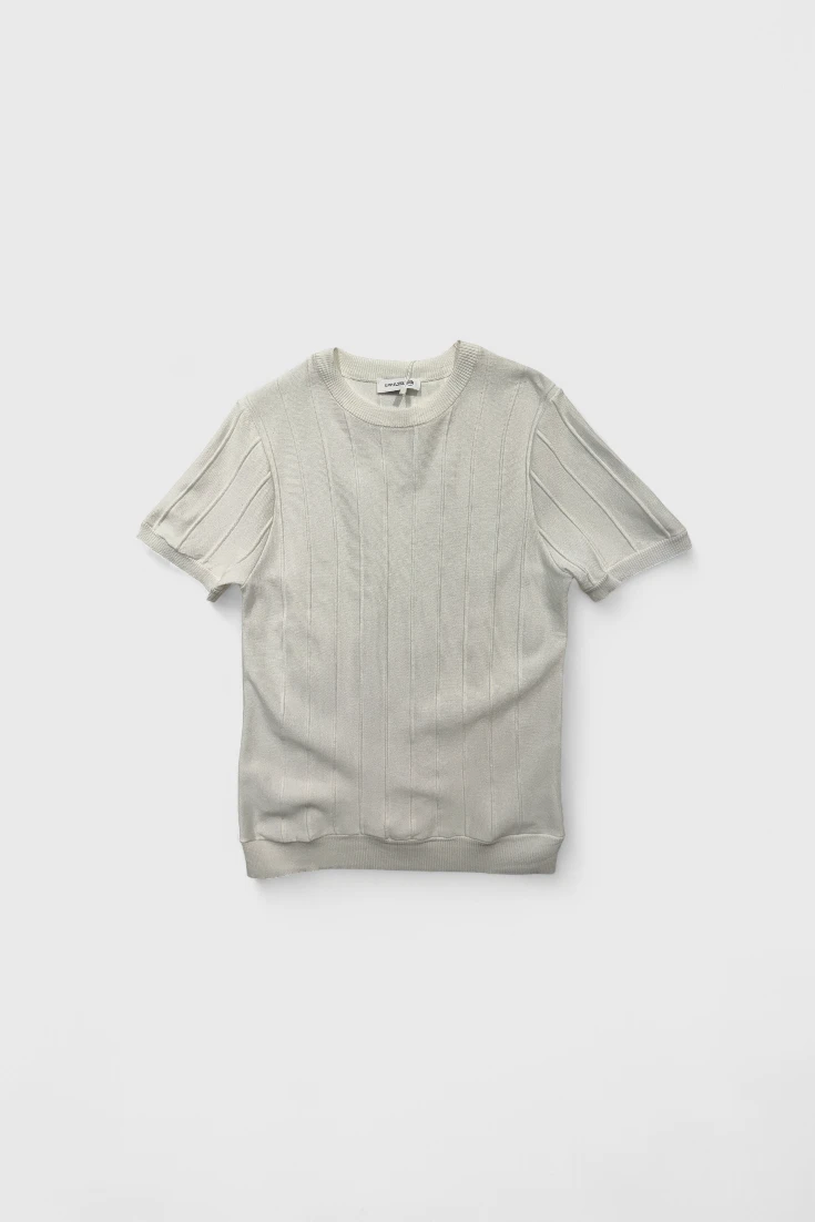 Белая футболка