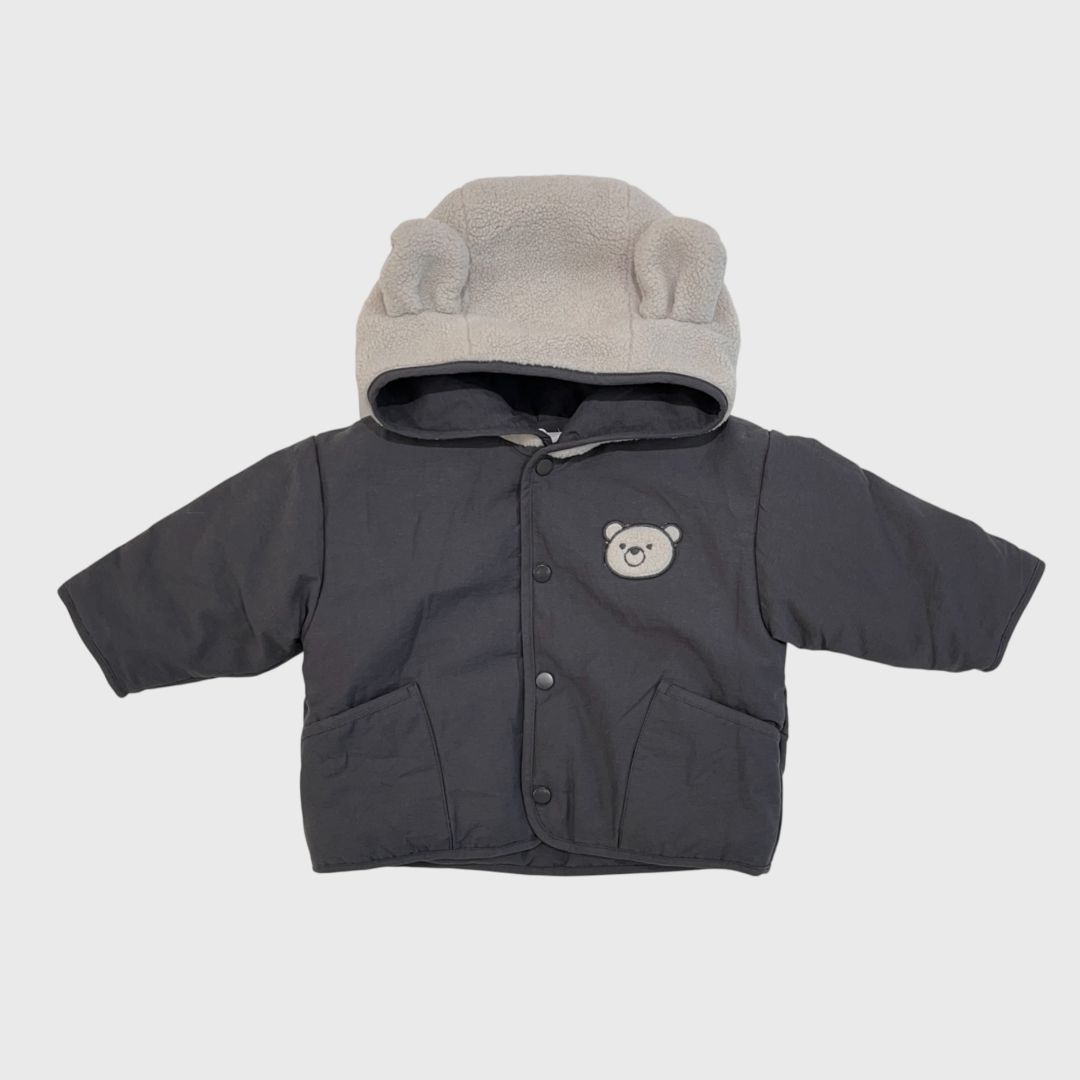 Темно-серая куртка с капюшоном