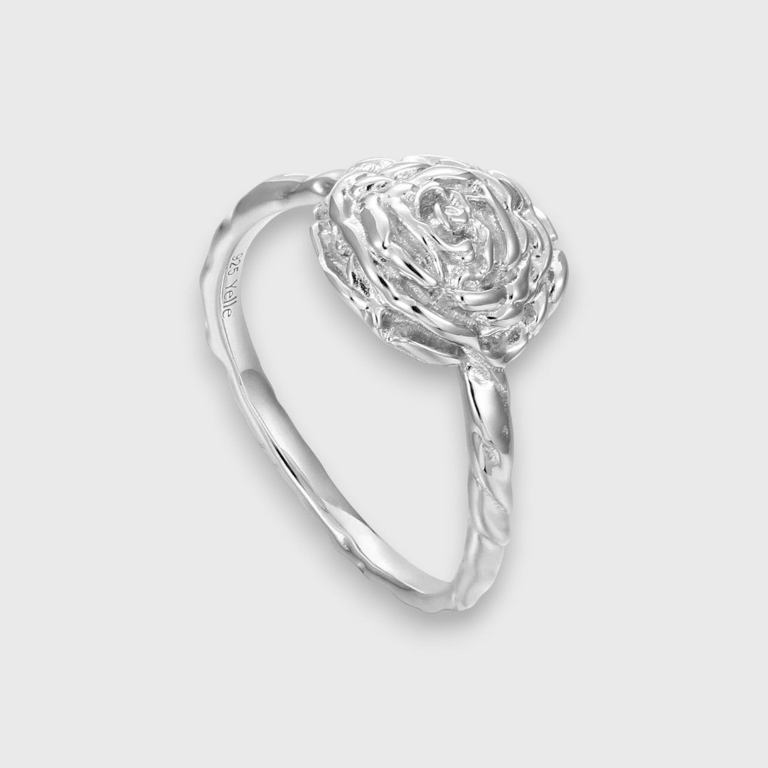 Серебряное кольцо с цветком