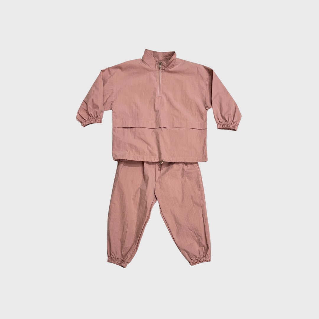 Розовый спортивный комплект