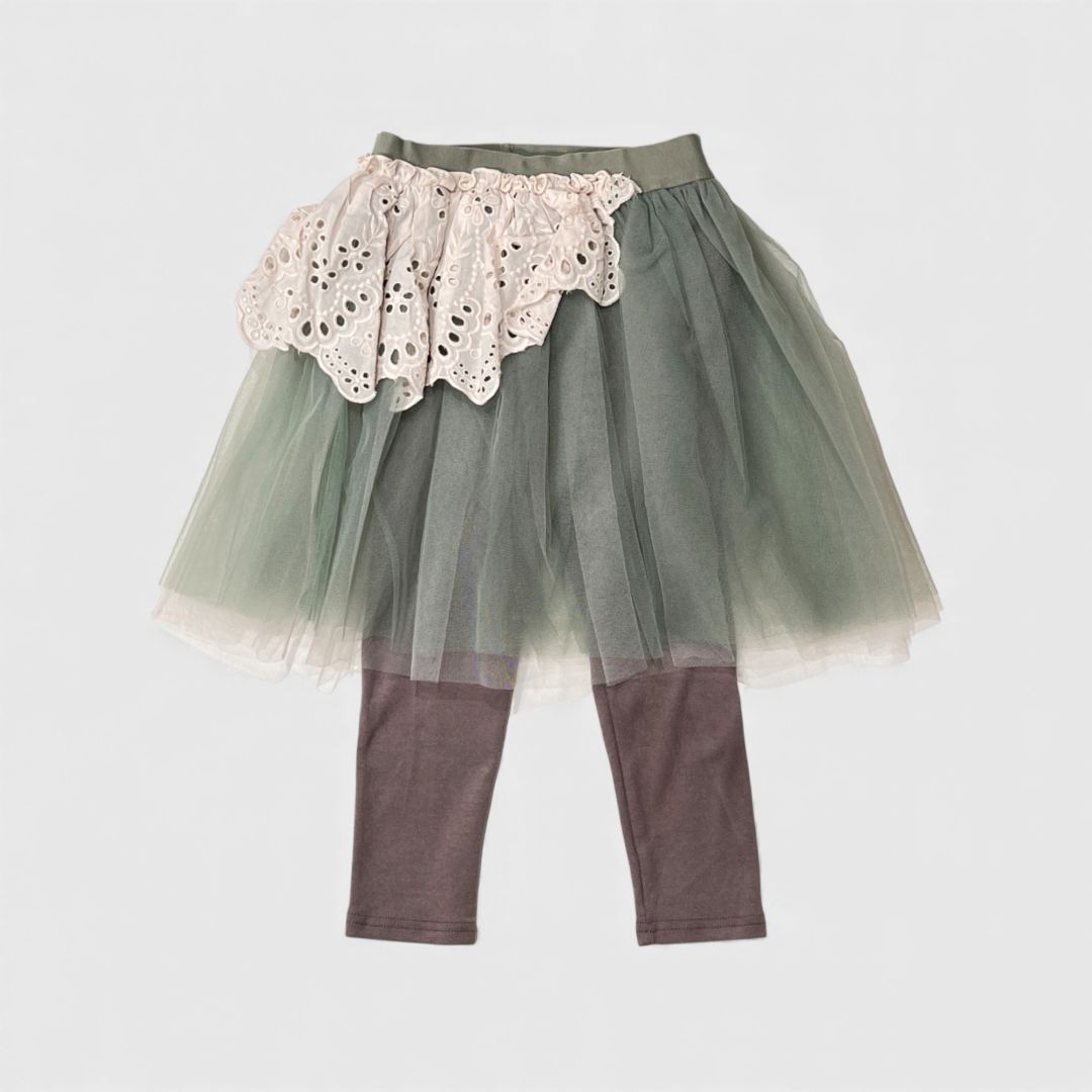 Зеленая юбка с леггинсами