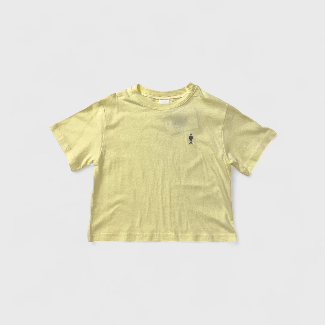 Желтая футболка с коротким рукавом