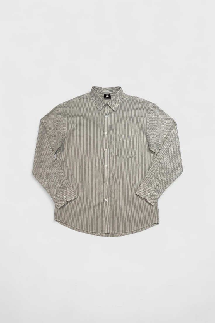 Серая рубашка в полоску